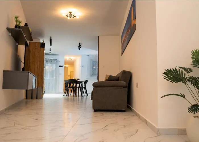 The Twin Haven * Hamrun